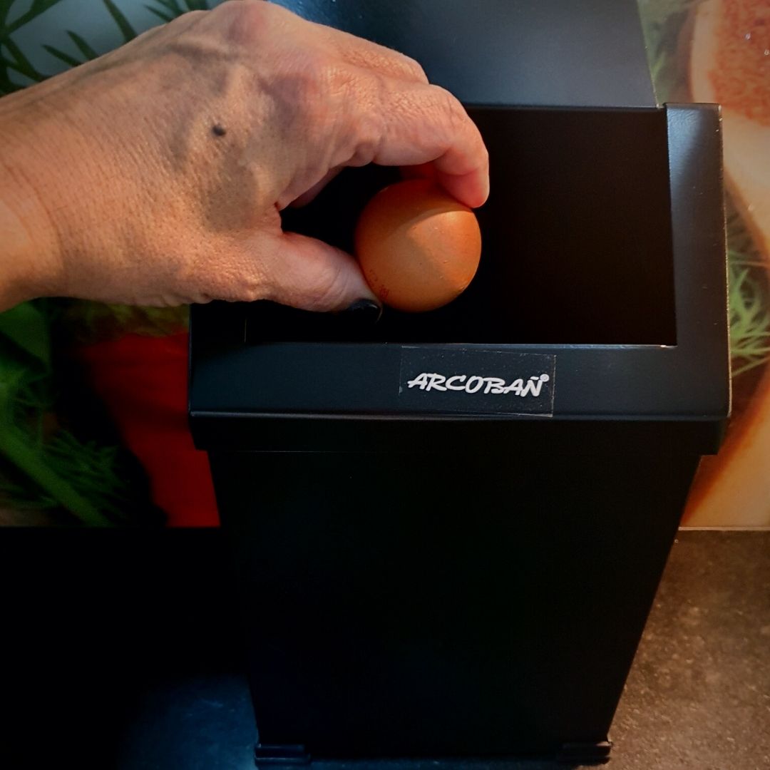 PAPELERA CUADRADA NEGRA 7L